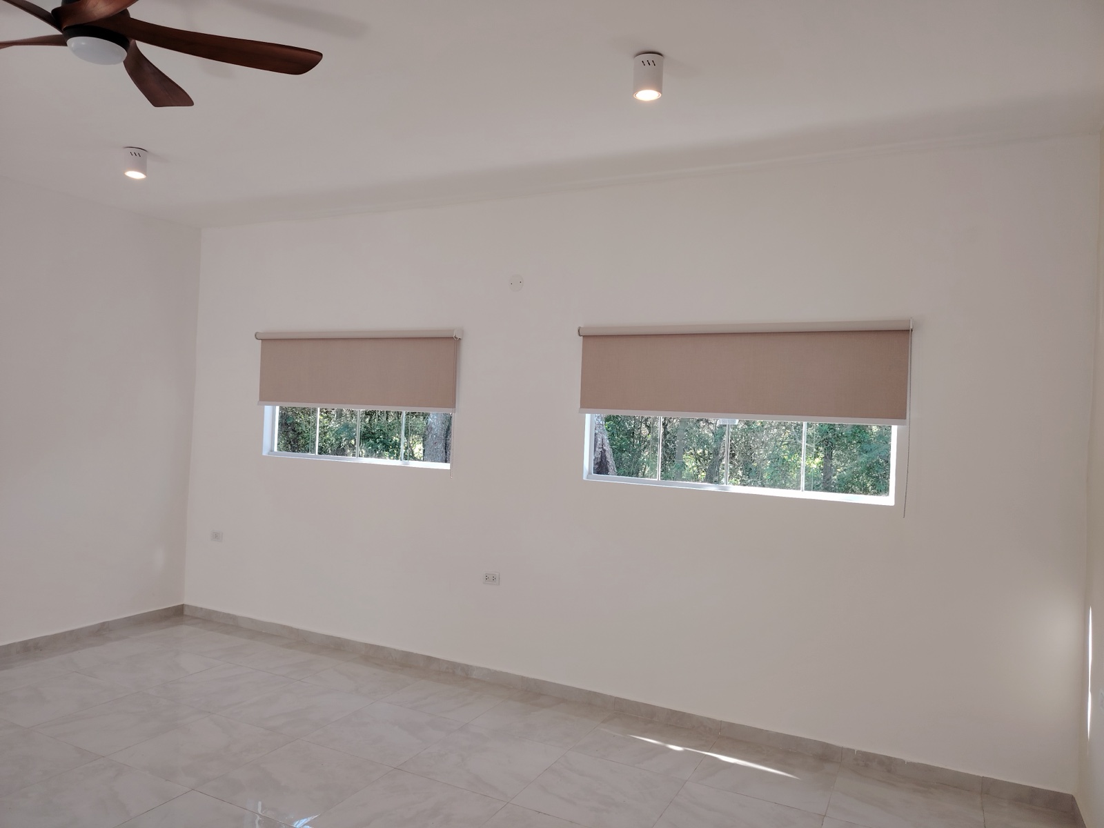 Instalación de Roller Antisolar Copacabana en Capiatá — DistriCort Paraguay