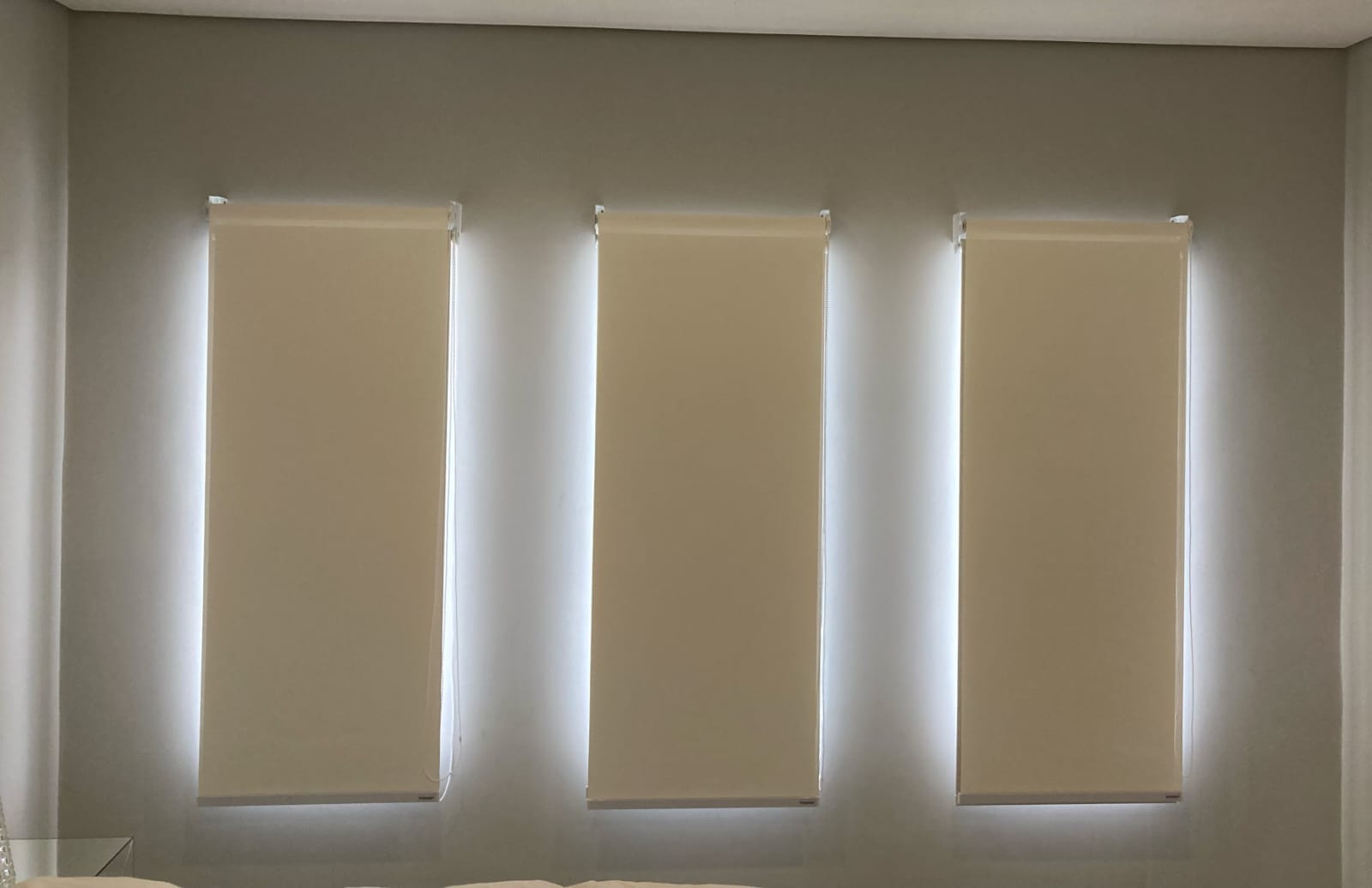 Instalación de Roller Antisolar Vinil Yvory en San Lorenzo — DistriCort Paraguay