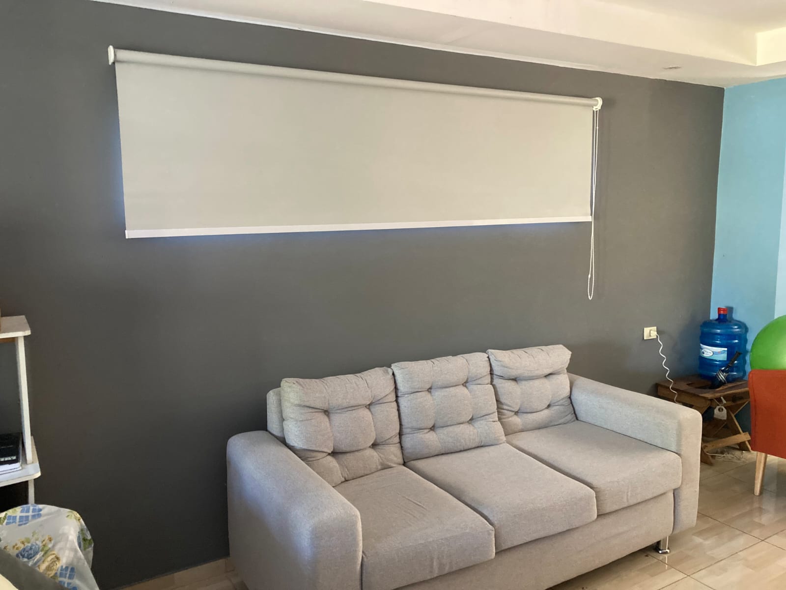 Instalación de Roller Antisolar Vinil Gris en Gran Asunción — DistriCort Paraguay