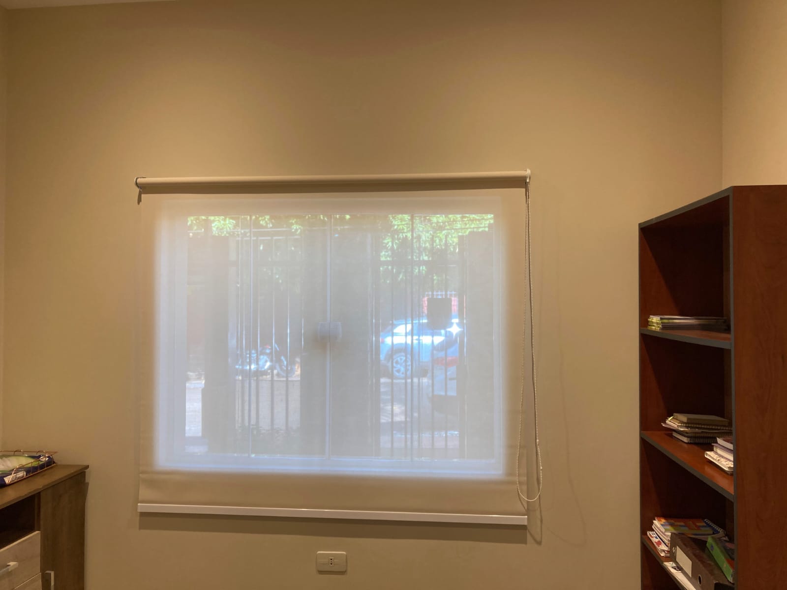 Instalación de Roller Sunscreen Blanco en Asunción — DistriCort Paraguay